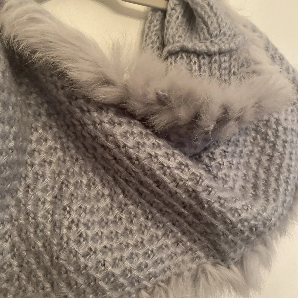 Tom And‎ Eva Scarf/Shall Knit Rabbit Fur Trim Dusty Blue EUC